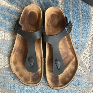 Birkenstock women’s Gizeh (thong) Sandals size 40 (9)
